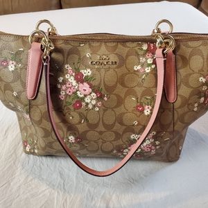 AVA TOTE IN SIGNATURE CANVAS FLORAL